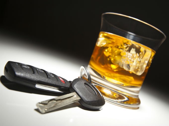 Expertos defienden la obligatoriedad de montar alcoholímetros en los vehículos en España