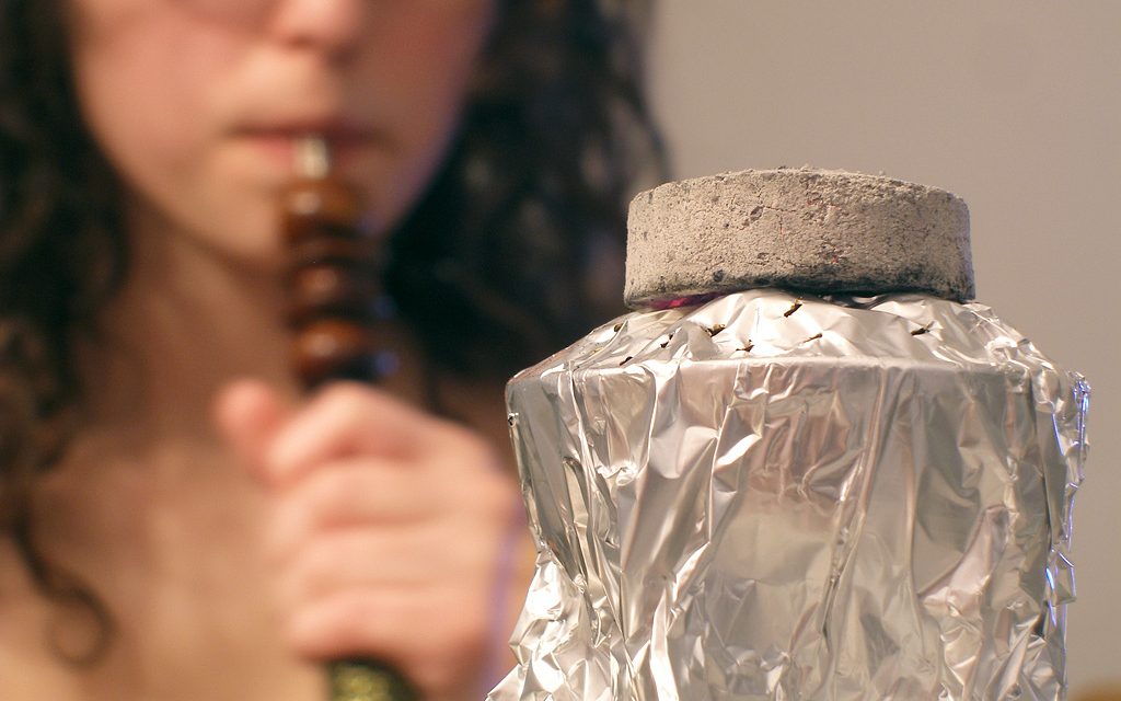 Alertan sobre los riesgos de fumar shisha o narguile