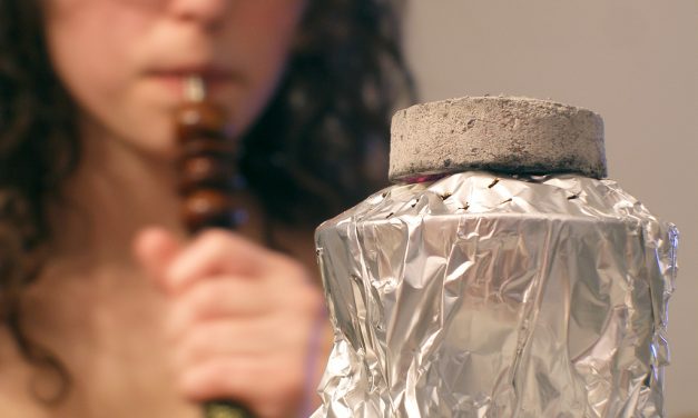 Alertan sobre los riesgos de fumar shisha o narguile