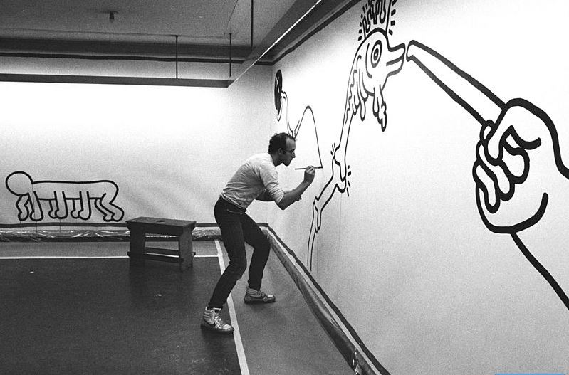 El lugar con más jeringuillas en el suelo: cuando Keith Haring visitó España en 1989 y se enfrentó al dueño de un burdel
