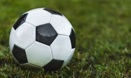 La Asociación Española Contra el Cáncer pide que se prohíba fumar en todos los estadios españoles