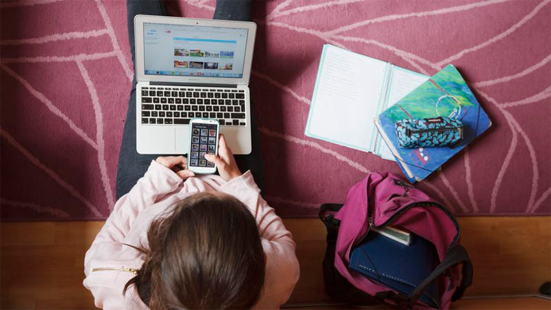 Móviles y redes sociales pueden disminiuir el interés por la lectura de los niños