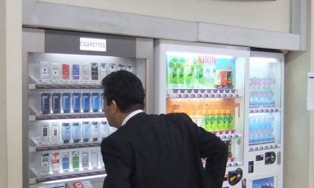 California sigue a Hawaii y eleva a 21 la edad para comprar tabaco
