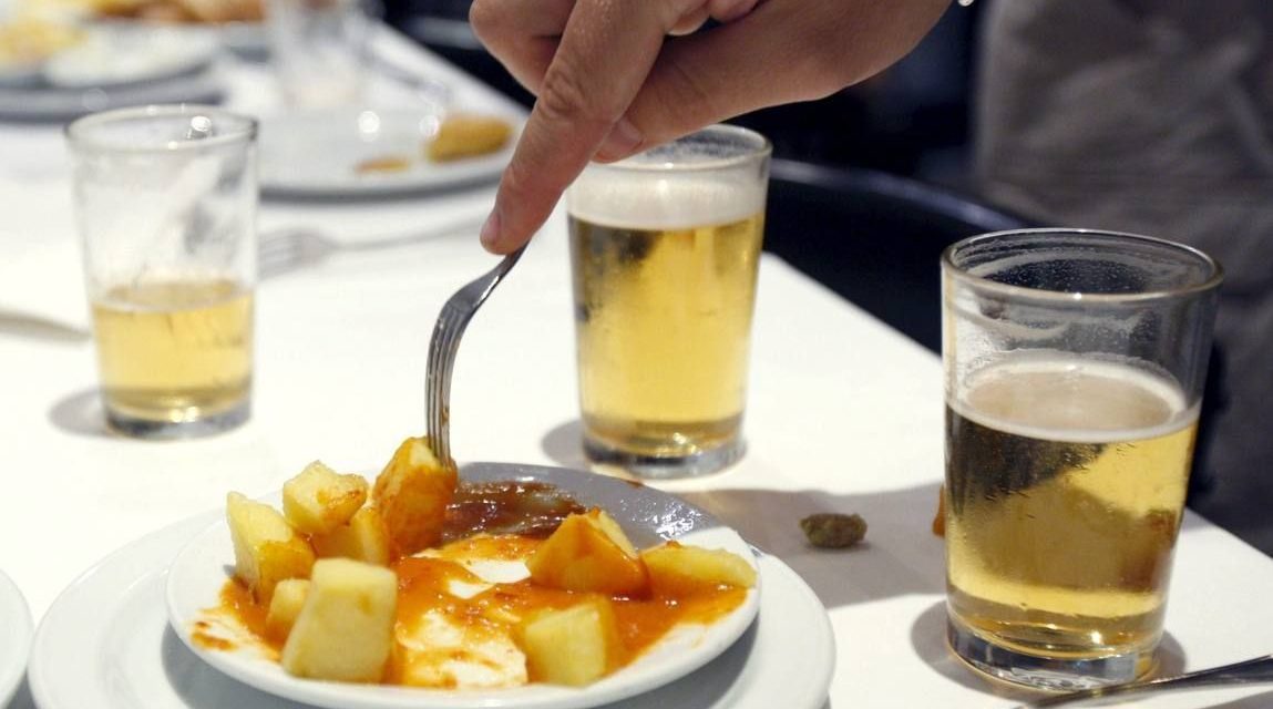 Por qué el alcohol da ganas de comer comida basura
