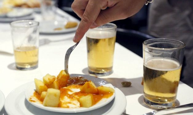 Por qué el alcohol da ganas de comer comida basura