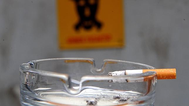 Los adolescentes marginados en clase son más propensos a convertirse en fumadores