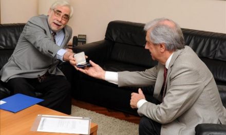 OPS entrega a Vázquez el premio por la lucha de Uruguay contra el tabaquismo