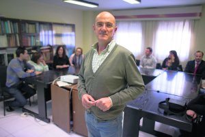 Entrevista: Salvador de Oña: «El ‘e-cigarrillo’ creará dependencias imprevisibles entre los que nunca han fumado»