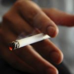 El tabaco empeora la resaca