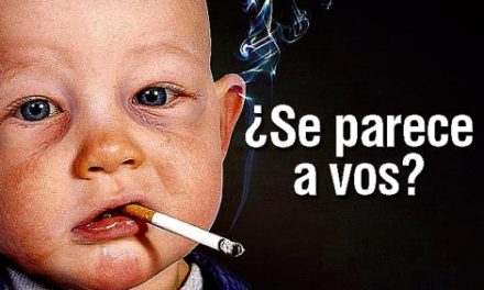 La secretaria de Salud británica aboga por prohibir fumar en coches con niños