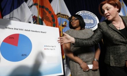 Nueva York propone aumentar de 18 a 21 años la edad para fumar