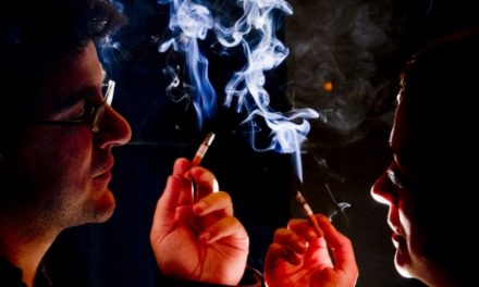 Experimento en una cafetería: La ley antitabaco reduce un 90% las toxinas en los bares