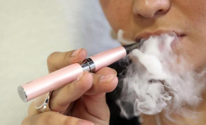 El cigarrillo electrónico estará prohibido en centros sanitarios, educativos y transportes