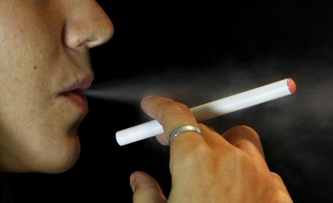 Médicos y expertos en tabaquismo envían al Senado una propuesta de regulación de ‘e-cigarrillos’