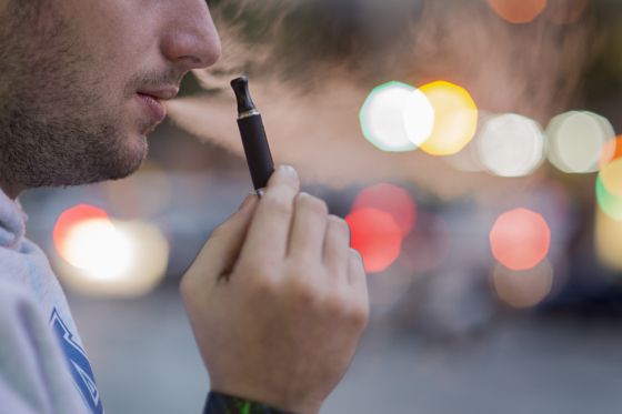 EE UU plantea prohibir la venta de cigarrillos electrónicos a menores