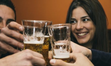 El consumo leve de alcohol no protege de nada, y menos reduce el riesgo de diabetes y obesidad