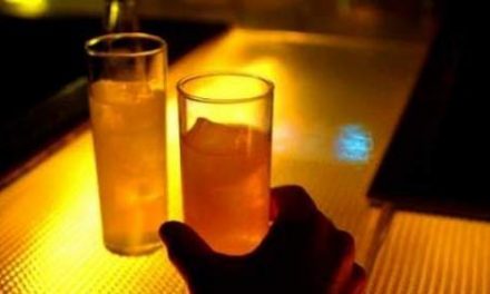 Identifican cómo daña el exceso de alcohol al cerebro humano