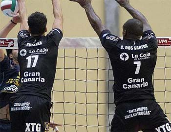 Dos jugadores en un momento del partido