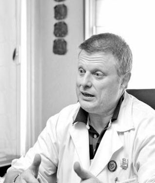 Entrevista: Eduardo Carreño: «En los botellones se está incubando un problema de salud mental grave»