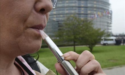 La Generalitat equiparará la regulación de los cigarrillos electrónicos a la del tabaco