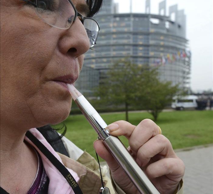 La Generalitat equiparará la regulación de los cigarrillos electrónicos a la del tabaco