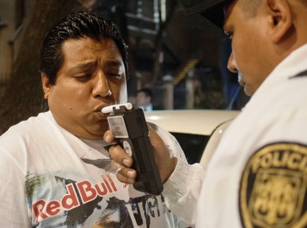 México: Plantean alcoholímetro en todo el país para 2015