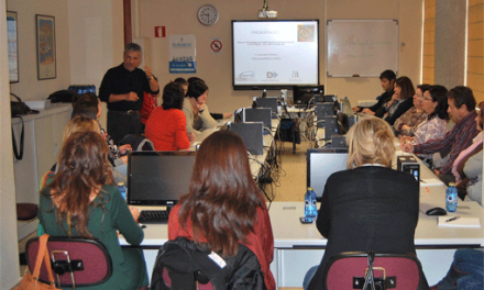 La Diputación de Alicante forma a los padres para prevenir el abuso a las nuevas tecnologías de escolares