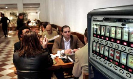 La venta de tabaco apenas ha bajado en año y medio de límites a su consumo