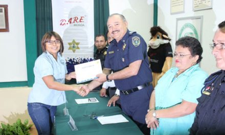 México: Programa D.A.R.E. de la Policía Municipal se extiende a maestros