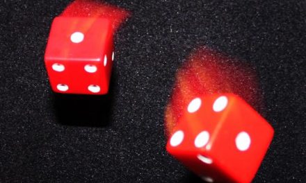 Tres adolescentes de Alicante, ganadoras de un concurso de guiones para prevenir el juego de apuestas