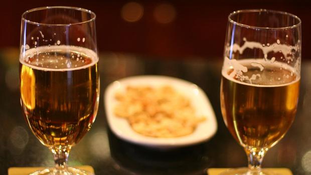 Un estudio demuestra que el efecto del alcohol en diabéticos se potencia incluso comiendo