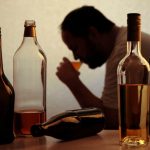 alcohol hombre botellas