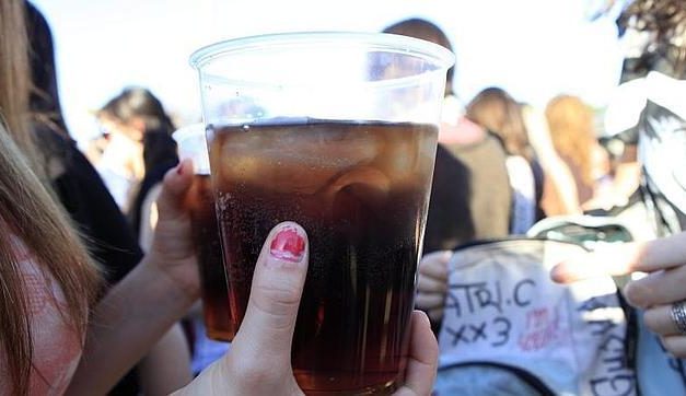 Alertan del «elevado riesgo» del inicio del consumo de alcohol adolescente en fiestas populares