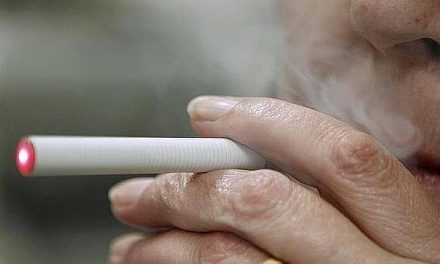 EE.UU. limita la venta de cigarrillos electrónicos para frenar el consumo entre jóvenes