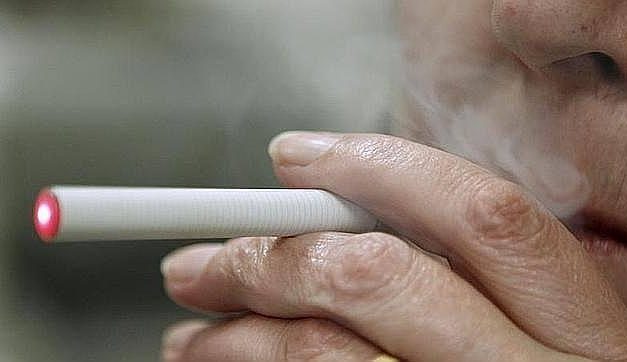 EE.UU. limita la venta de cigarrillos electrónicos para frenar el consumo entre jóvenes