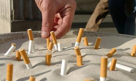 Organizaciones piden al Gobierno establecer una distancia social de 10 metros para fumar o vapear