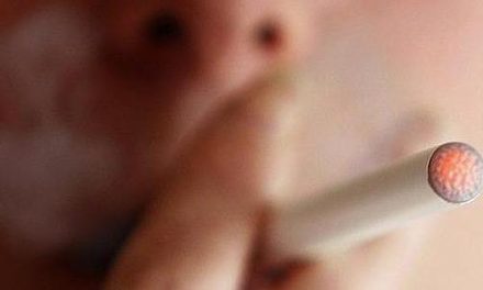 El Gobierno vasco restringirá el uso del cigarrillo electrónico en centros sanitarios, docentes y transportes