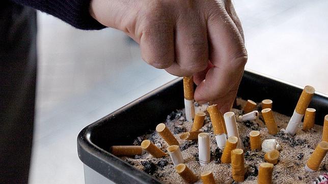 Quienes quieren dejar de fumar ya se saben la teoría