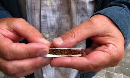 Las personas que fuman tabaco de liar tienen menos ganas de dejar de fumar