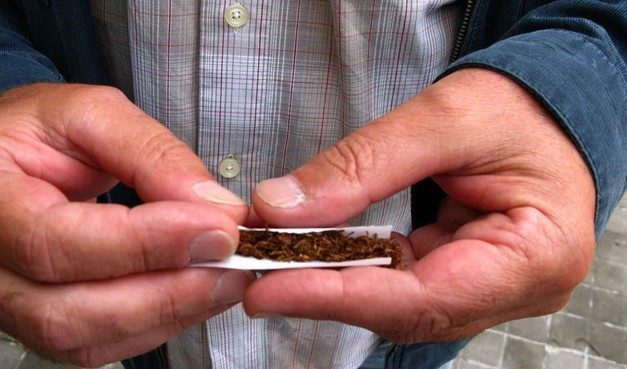 Las personas que fuman tabaco de liar tienen menos ganas de dejar de fumar