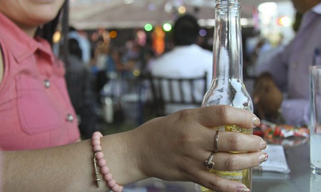 Los estrógenos, ¿culpables del consumo de alcohol en las mujeres?