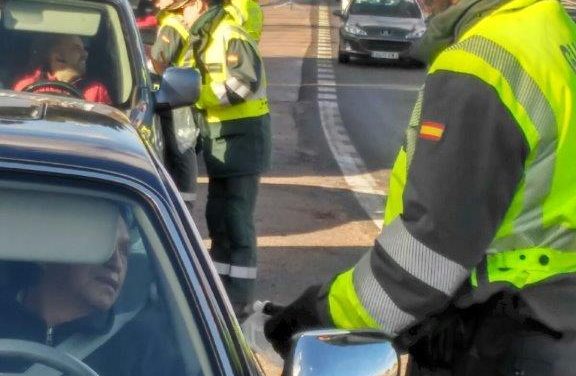 La DGT detecta más de 400 conductores cada día al volante tras haber ingerido alcohol o drogas