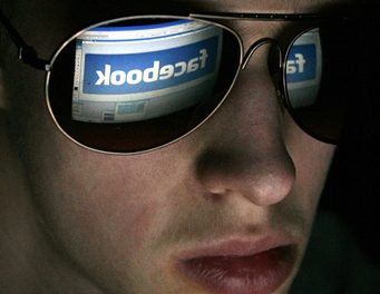 El PSOE pide al Gobierno un plan para prevenir la adicción de los adolescentes a las redes sociales