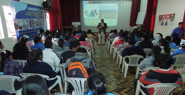 Perú: Estudiantes de Puno diseñan estrategia de prevención contra las drogas