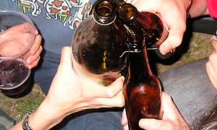 Hasta menores de 14 años acuden a sesiones de Alcohólicos Anónimos