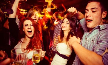 Somos una sociedad ‘alcoholocéntrica’ y los abstemios lo sufren: “No les cabe en la cabeza que no bebas”