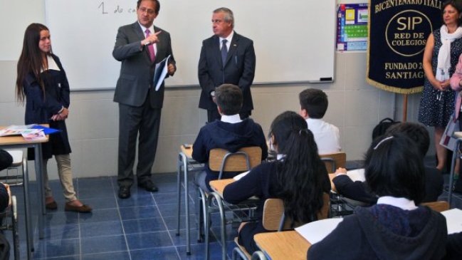 Chile: Ministros de Salud y Educación dieron clases sobre efectos de tabaquismo