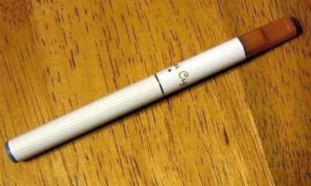 Los cigarrillos electrónicos se prohibirán en inmediaciones de colegios y centros de salud