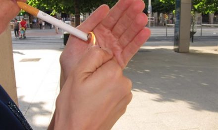 Se reducen un 40% los jóvenes catalanes que fuman a diario