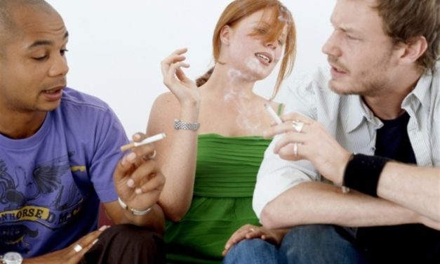 ‘Oler a tabaco’ pone en riesgo tu salud